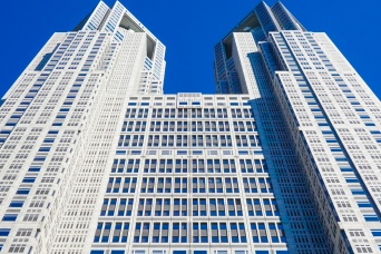 『何度も現金盗む』　東京の【窃盗教諭(32)】懲戒免職　「生徒と不適切なやりとり」をした女性教諭も処分…