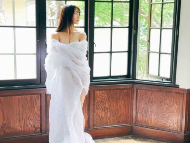 ドキドキ不可避”似鳥沙也加、スケスケ白い布纏った煽情的ショット公開
