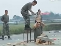 中国人民解放軍の訓練が自虐的すぎた。