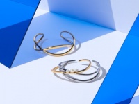 夏の日差しに映えるジュエリー。４℃からバングルなど、季節にぴったりな新作登場