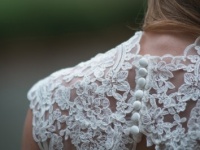 男子ウケを調査！　結婚式などお祝いの席で好印象な「お呼ばれ服」4選