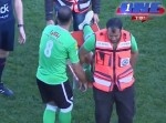 怪我した選手を運ぶサッカー救護班の対応が適当すぎる！