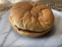 これが20年物のハンバーガーだ！今も缶に入れて保管されているマクドナルドのハンバーガー（アメリカ）