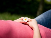 体重やお腹の変化も!　妊娠二カ月目に出てくる妊婦の症状と胎児の様子