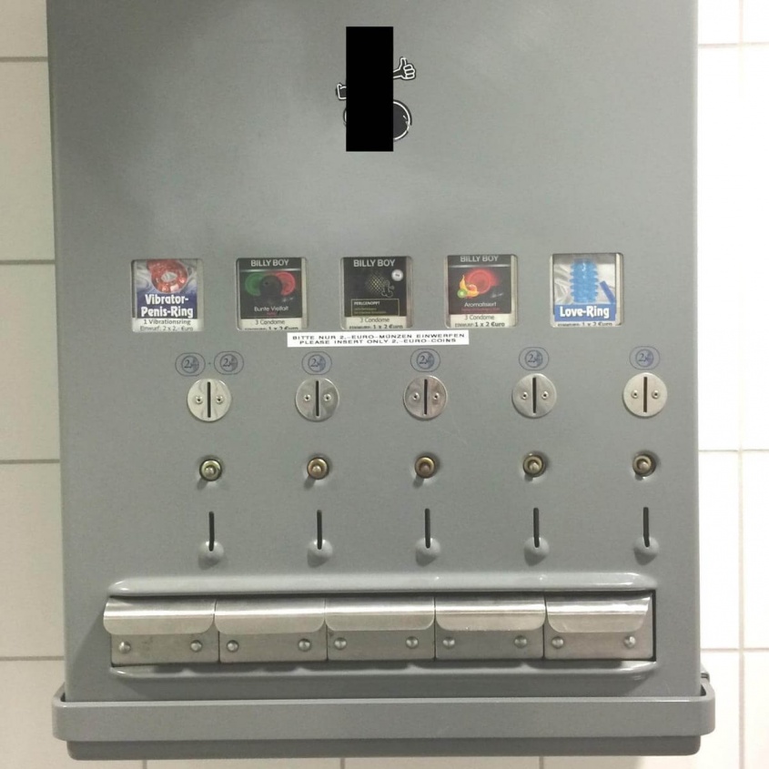 避妊具自販機（ドイツ・デュッセルドルフ）