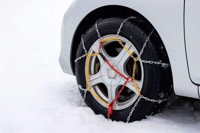 なれない雪の中（画像はphotoAC）