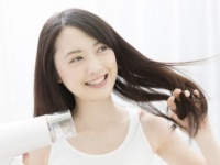 髪の毛を早く伸ばす方法4つ
