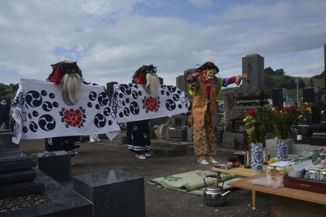 広船地区の墓踊り（画像提供：平川市）