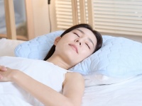 寝汗をかいてもベタつかない！ におわない！ テイジンが汗かき専用枕パッドを発売