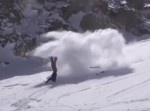 これはキツイ！　スキーでジャンプし転倒、そのまま大回転してしまう映像