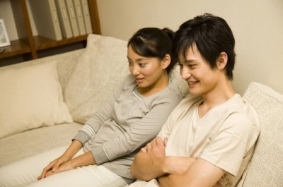 彼氏が自分と知り合う前からの女友だちと2人きりで会うのはアリ？　ナシ？