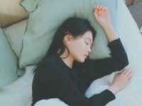 毎日のストレスを軽減。着⽤するだけで疲労を回復するルームウェアが発売