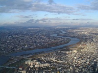 淀川（2002年12月Bakkai撮影さん撮影、Wikimedia Commonsより）