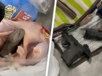 生の鶏肉に銃を仕込んで機内に持ち込もうとしたアメリカ人乗客が拘束される