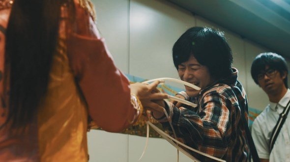 PR動画「もしものハナシ」握手会の場面（関市プレスリリースより）