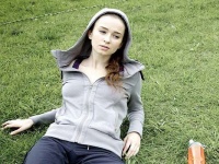 フードをかぶる女子が急増？ 話題の「おかぶり女子」ファッションの実態