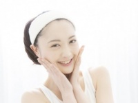 働く女性に聞く！　美肌のためのスキンケア4選
