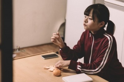 実家暮らしの女性は結婚できない!?　貯金がないとヤバいかも!!