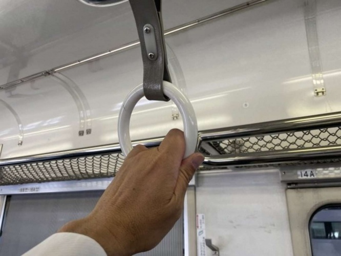 空いた席には座らずに...(画像はイメージ)