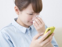 片思いの人に思わずしてしまった失敗……！　穴があったら入りたい「後悔LINEエピソード」