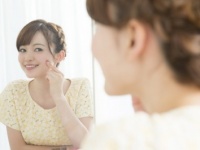 自意識過剰じゃない!?　女子が指摘する「自分大好きナルシスト女子」の特徴4つ