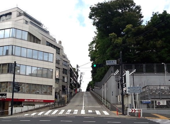 鳥居坂下交差点