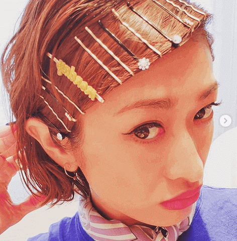 山田優 大量ヘアピンの髪アレンジに どこか懐かしい ご近所を思い出す の声 1ページ目 デイリーニュースオンライン