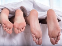 ●●ができないから……彼女が生理中はお泊りデートしたくない男性は●％！