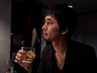 酔っているときだけTELしてくる男性、許せる？　許せない？