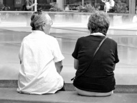「笑顔で子供の世話をしてくれる、近所の優しいおばあちゃん。ところがある日、態度が急変して...」（大阪府・40代女性）