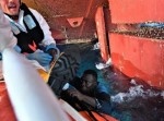ゴムボートに１００人以上…　難民救助の最前線を沿岸警備隊が公開