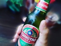 中国のビール工場で作業員がタンクに放尿する映像が拡散され当局が調査