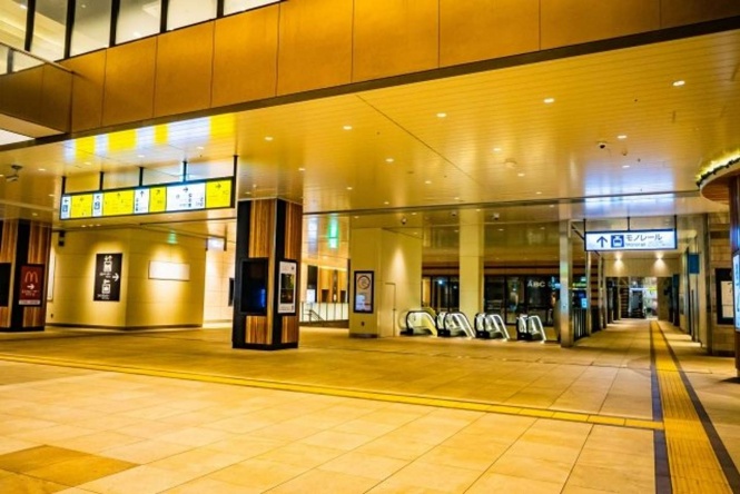 慣れない大きな駅で右往左往（画像はイメージ）