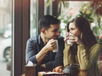 男が落ちる「モテ仕草」と、勘違い「モテ仕草」の境界線って？