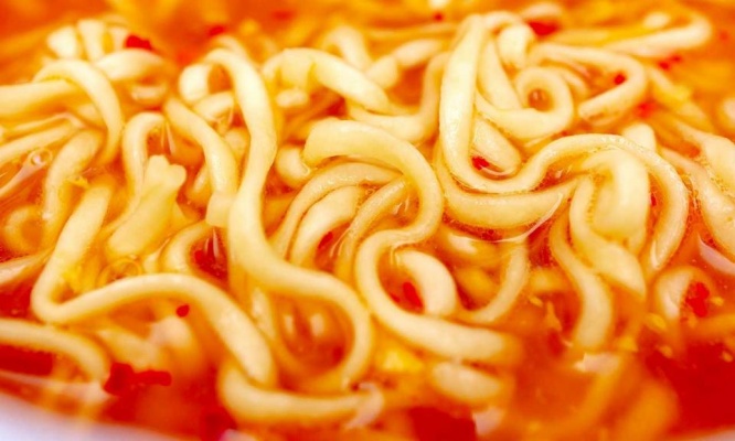 縮れのついた油揚げ麺