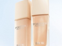 くずれにくいのにうるおい持続！　ディオール フォーエヴァー新メイクアップ ベース発売