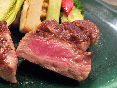 圧巻のパフォーマンスが魅力の絶品「肉」提供店を、人気グルメインフルエンサーが厳選紹介！#9