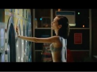 （SOMETHING 'SLIM FIT ＆ BOY'S FIT'CM動画より）