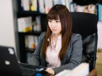 同僚女子に「オンナ」を感じる場面6選