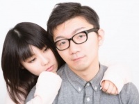 早よ気づけっ！　男性が彼女の前で「演技してること」4つ