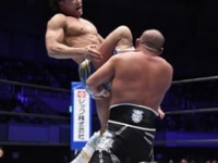 石井智宏にカミゴェを決める飯伏幸太