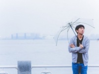 軽い禊（みそぎ）!?　「失恋して雨に打たれた経験」のある男性は8％！