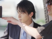 横浜流星が炎天下で100本ダッシュ！「湖池屋ピュアポテト」新CMで見せた驚異の体力
