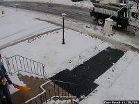 折角きれいに雪をかいたのに...除雪車に台無しにされてしまった男性のこの後すぐ！