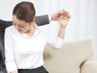 女性の約3人に1人はセクハラ被害に！　受けた場所の1位は●●