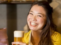 医師に聞く！　生理中、お酒を飲んでもいいの？