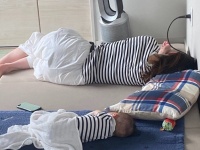 これぞまさしく「シンクロナイズド睡眠グ」　ソックリすぎる母子の寝姿が超尊い