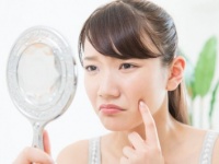 肌にポツポツ、注意！　管理栄養士が教える、「大人ニキビ」に効果的な食べ物とは？