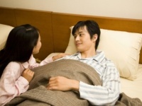 バツイチ女性に聞いた！　ズバリ、夫婦は同じベッドで寝たほうがいいと思う？