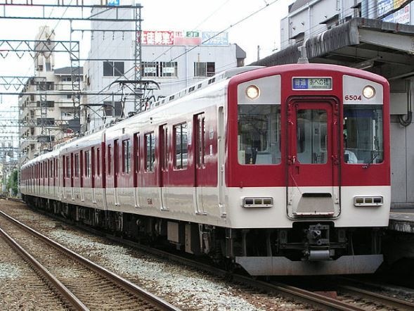 近鉄6400系電車（Kansai explorerさん撮影、Wikimedia Commonより）